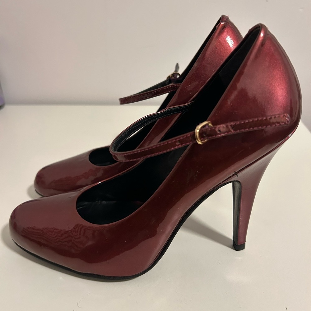 Pour La Victoire Burgundy leather shoes
